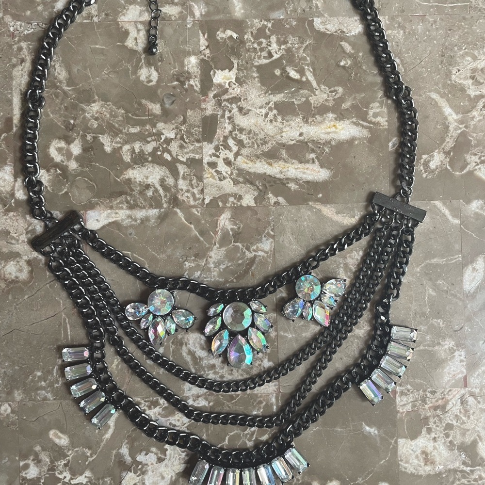 Elegant Black and Iridescent Necklace